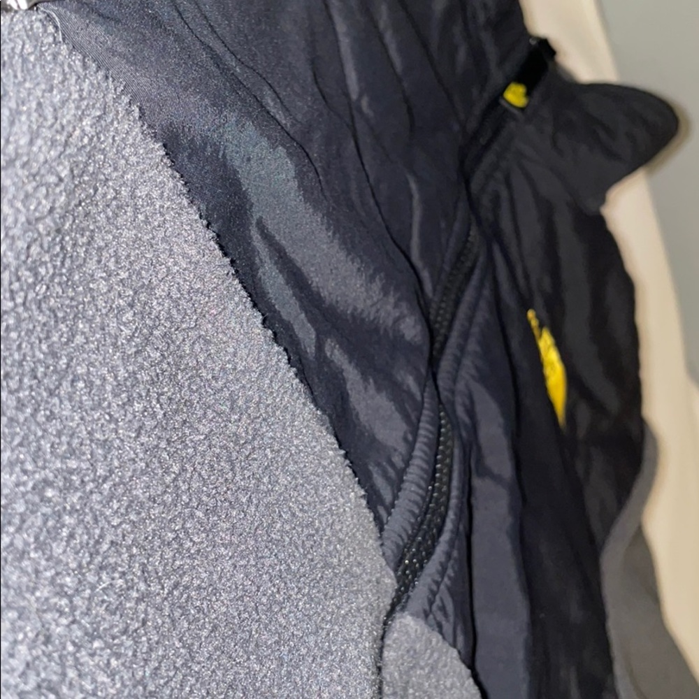 North Face Fleece Jacket - Picture 5 of 9